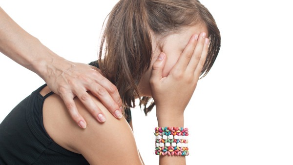 女子腹部痒，医生用镊子夹出18只阴虱！原来阴虱有5个传播途径！